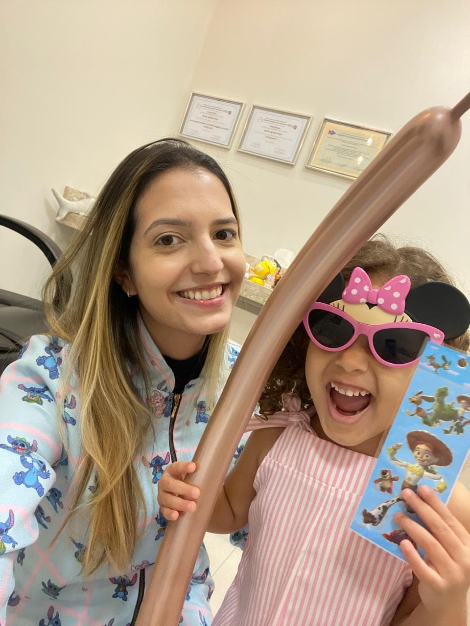 Dra. Ingrid com bebê e criança